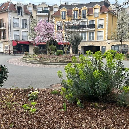 Studio Spacieux 4 Personnes Avec Terrasse Privee & Bureau - Gare A 4Min, Paris En 30Min Villiers-sur-Marne Esterno foto