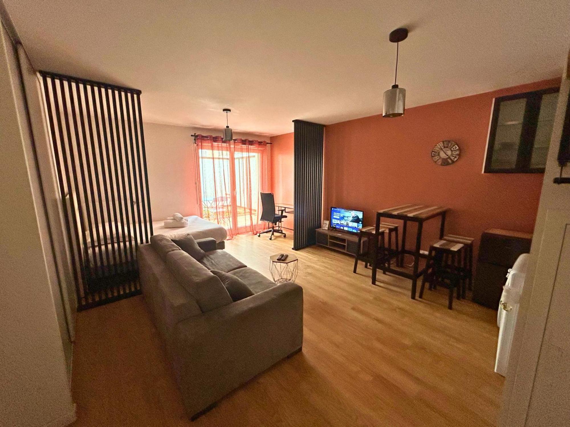Studio Spacieux 4 Personnes Avec Terrasse Privee & Bureau - Gare A 4Min, Paris En 30Min Villiers-sur-Marne Esterno foto