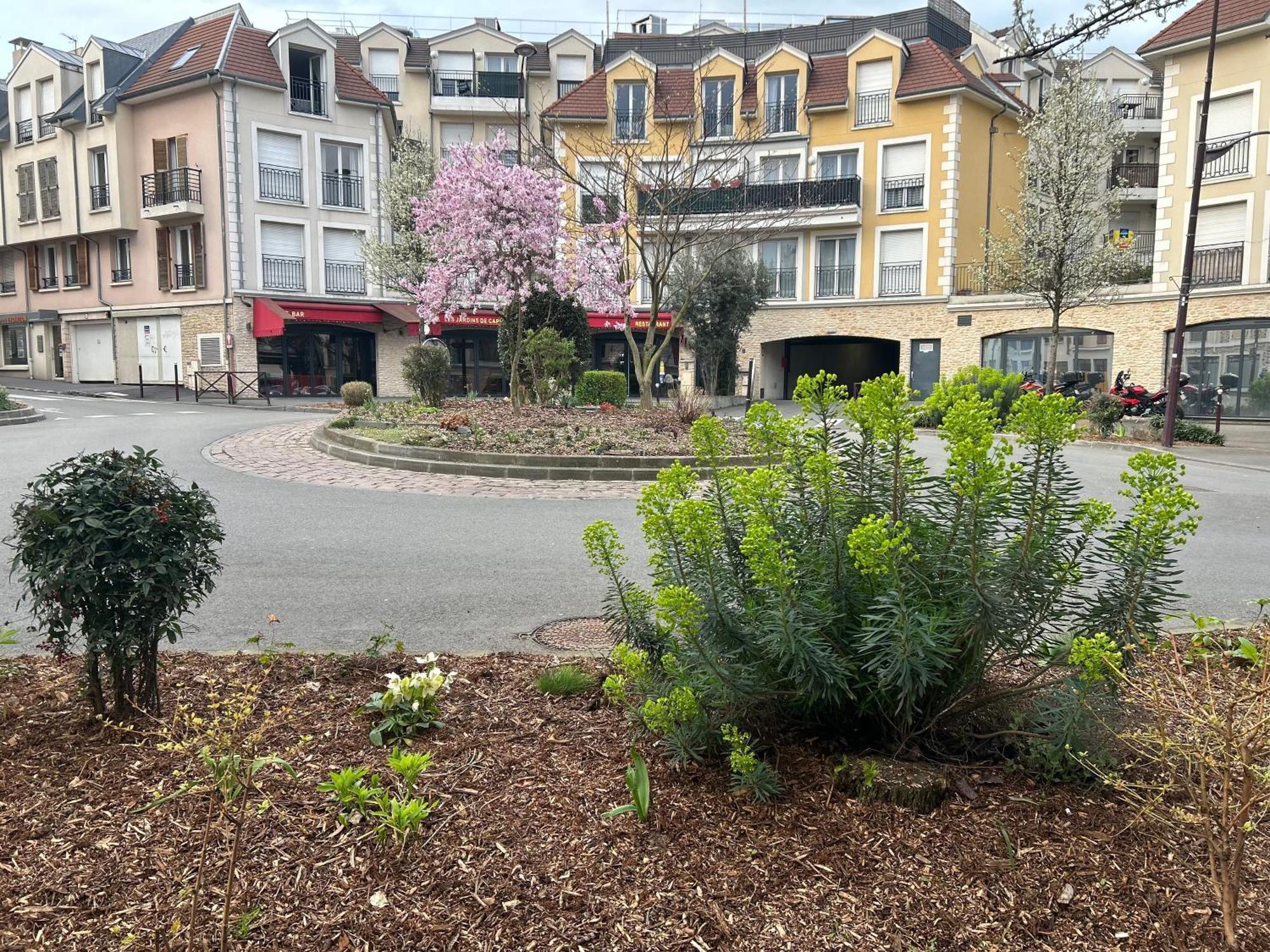 Studio Spacieux 4 Personnes Avec Terrasse Privee & Bureau - Gare A 4Min, Paris En 30Min Villiers-sur-Marne Esterno foto